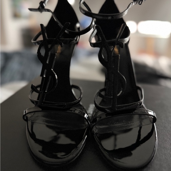 YSL CASSANDRA SANDALS IN PATENT LEATHER - Picture 15 of 17